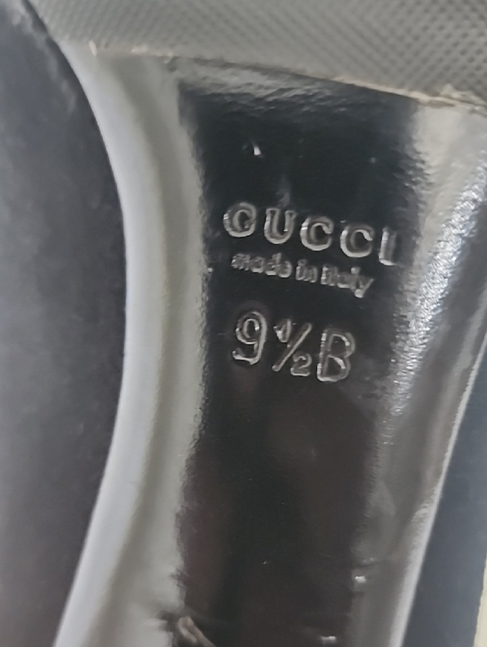 Gucci Black Suede Pumps Logo Insole- AUTHENTIC IN GREAT CONDITION - Picture 3 of 7